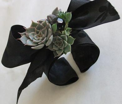 Wrist-To-Finger Corsage