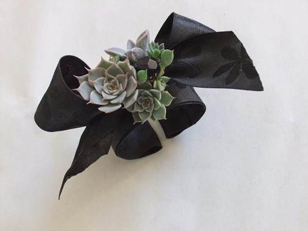 This is the shape and general size of our wrist corsages; will use