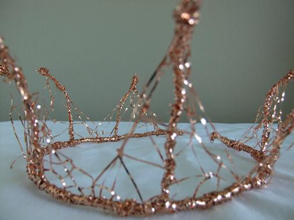 Weave the shape of the tiara with wire