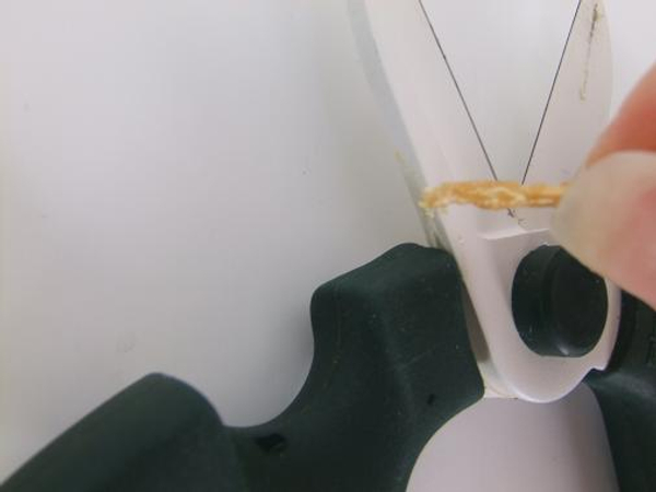 Remove glue from scissors Remove glue from scissors