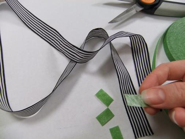 Cut 4 narrow strips of velcro