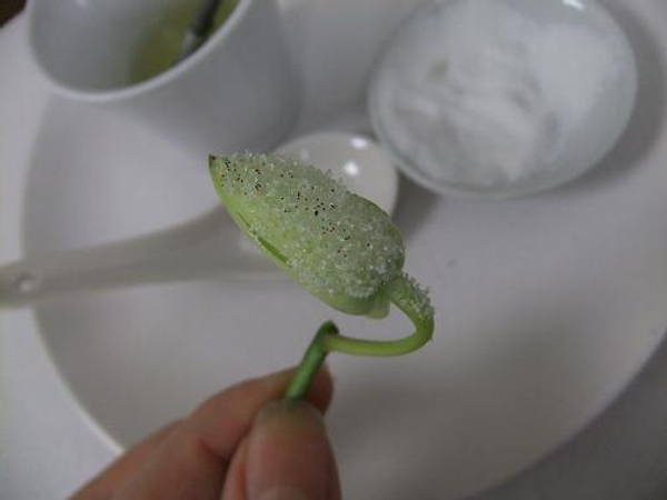 Place the bud in a test tube filled with water to let the egg white dry