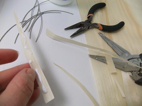 Place glue on a strip of Kyogi paper.