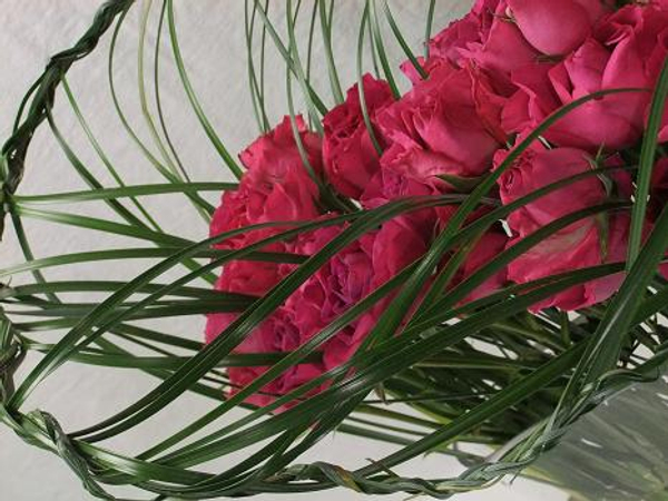 Plait a bear grass collar around the roses.