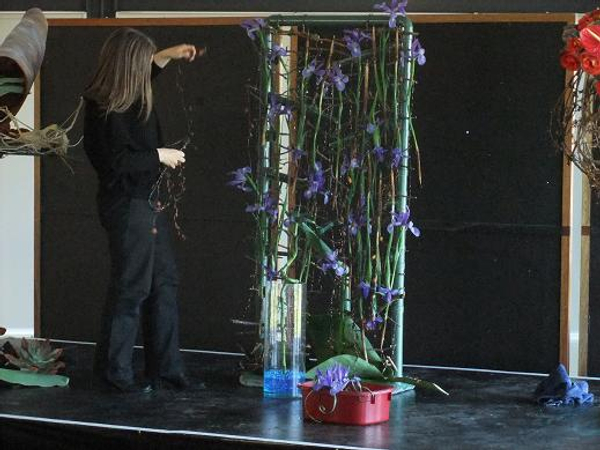 Adding strands of kelp.