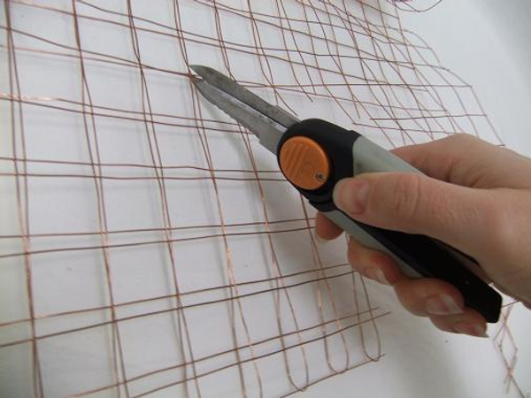 Cut the biodegradable copper mesh to size.