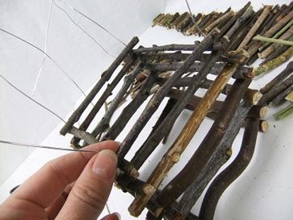 Add each twig from the largest to the smallest.