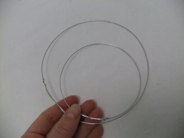 Make two wire circles.