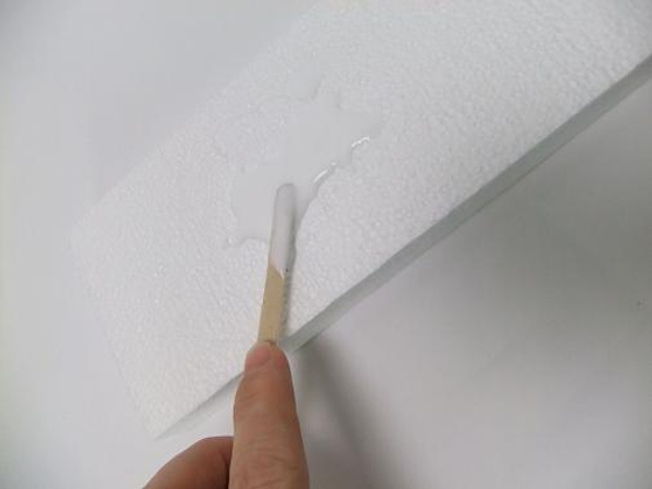 Spread the glue to cover the surface.
