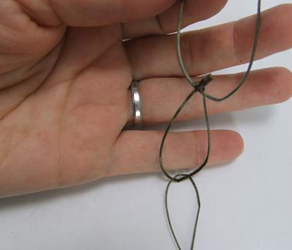 Single strand pine needle chain-link garland