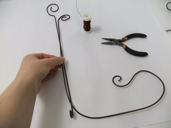Match the curled wire to the long wire