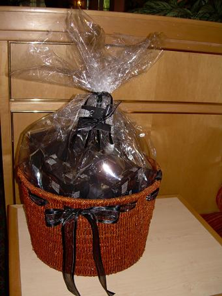 This is also a great way to dress up gift hampers or baskets.