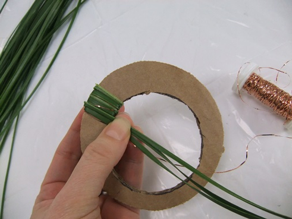 Add a bit of bulk by wrapping the strands thickly around the cardboard. Add a bit of bulk by wrapping the strands thickly around the cardboard.