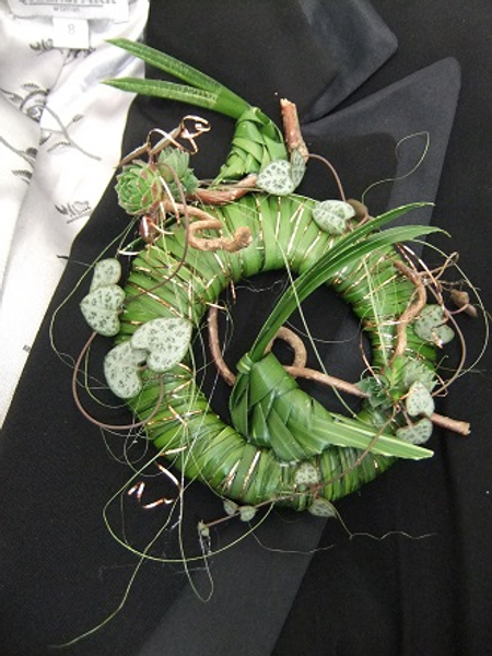 Long lasting corsage on the jacket lapel