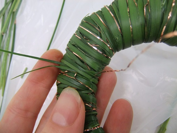 When the cardboard is covered knot the strands in on itself