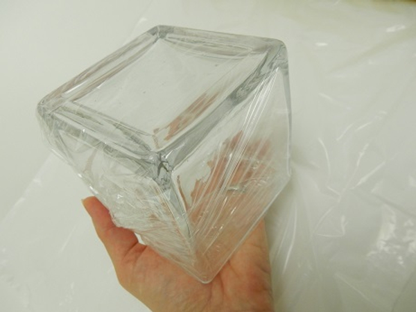 The cube vase is now protected from any glue spills