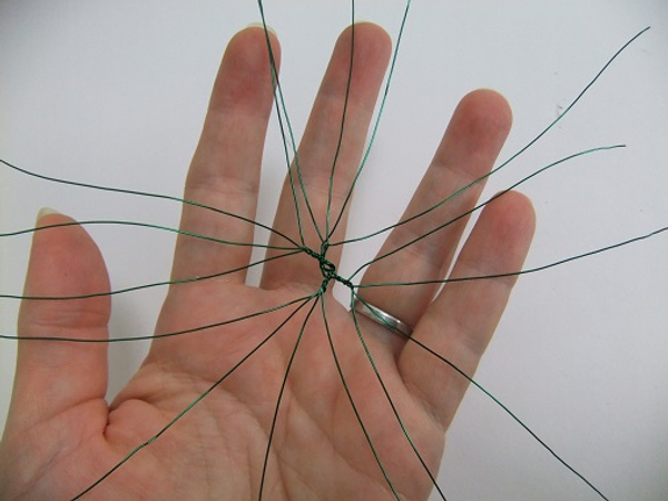 Twist eight wires together to create sixteen radiating spikes