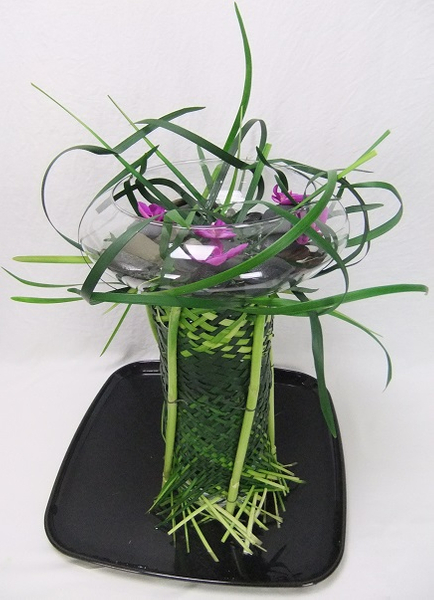 Unraveling fast floral art design.