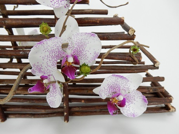 Glue a Phalaenopsis orchids, Hazel and strawberry twig bridal Basket