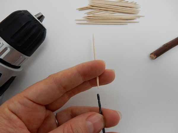 Select a drill bit that is exactly the same width as the bamboo skewer.