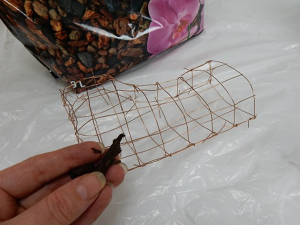 Cover the wire frame with bark