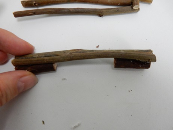 Place and glue a second twig next to the first and glue.