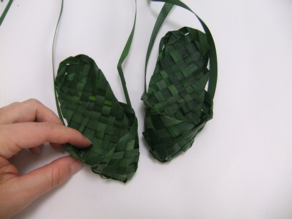 Finish off the other slipper until you only have four strands of dangling leaves left