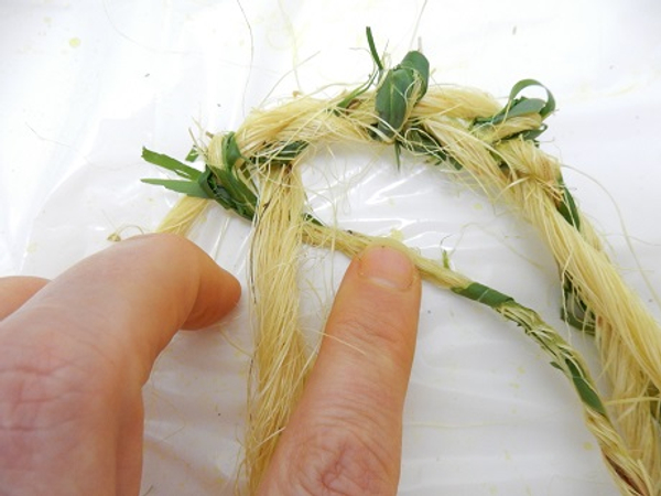 Continue weaving the toe of the sandal on both sides