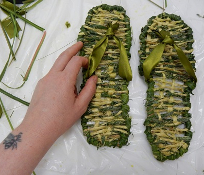 Weaving Zori-inspired slip-on Sandals