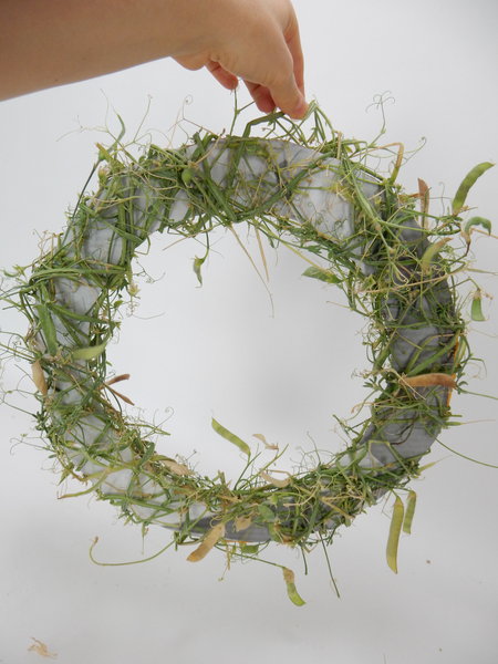 Set the wreath out to dry completly in the sun Set the wreath out to dry completly in the sun