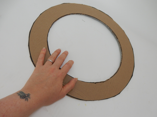 This will be the guiding shape of the wreath This will be the guiding shape of the wreath