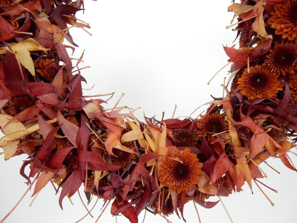 Chrysanthemum and fall leaf wreath