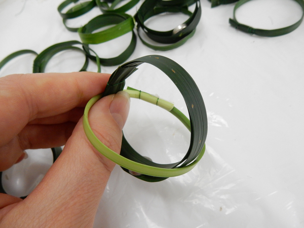 Slip a grass ring over a magnetic grass ring and secure with wire