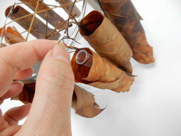 Tutorials - Balancing the curved stems of dried Autumn leaf tubes