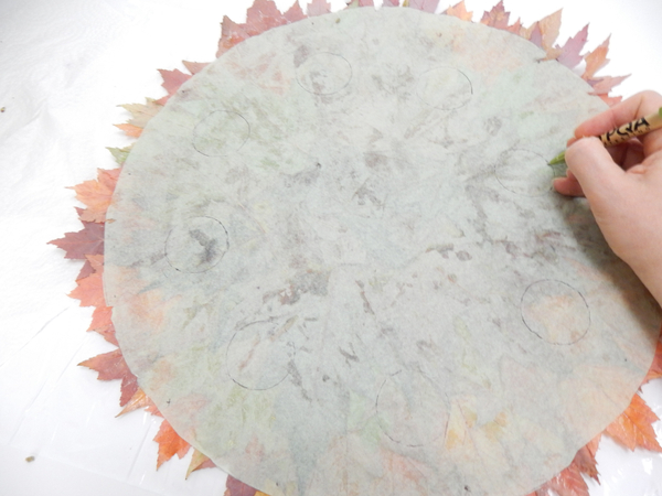 Turn the disk over and draw circles on the paper for the rosehip wreath holes