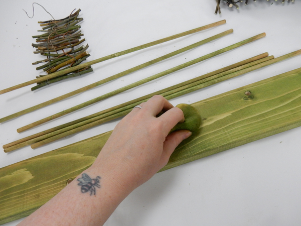 Continue to build up the colour of both the dowel sticks and the lumber layer by layer so that you can still see the grain of the wood