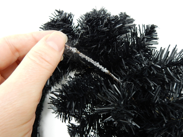Glue the twigs into the wreath frame.