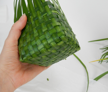 Detailing a messy edged grass basket