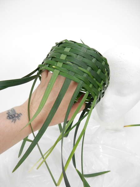 Tutorials - Weaving a Pillbox hat from grass