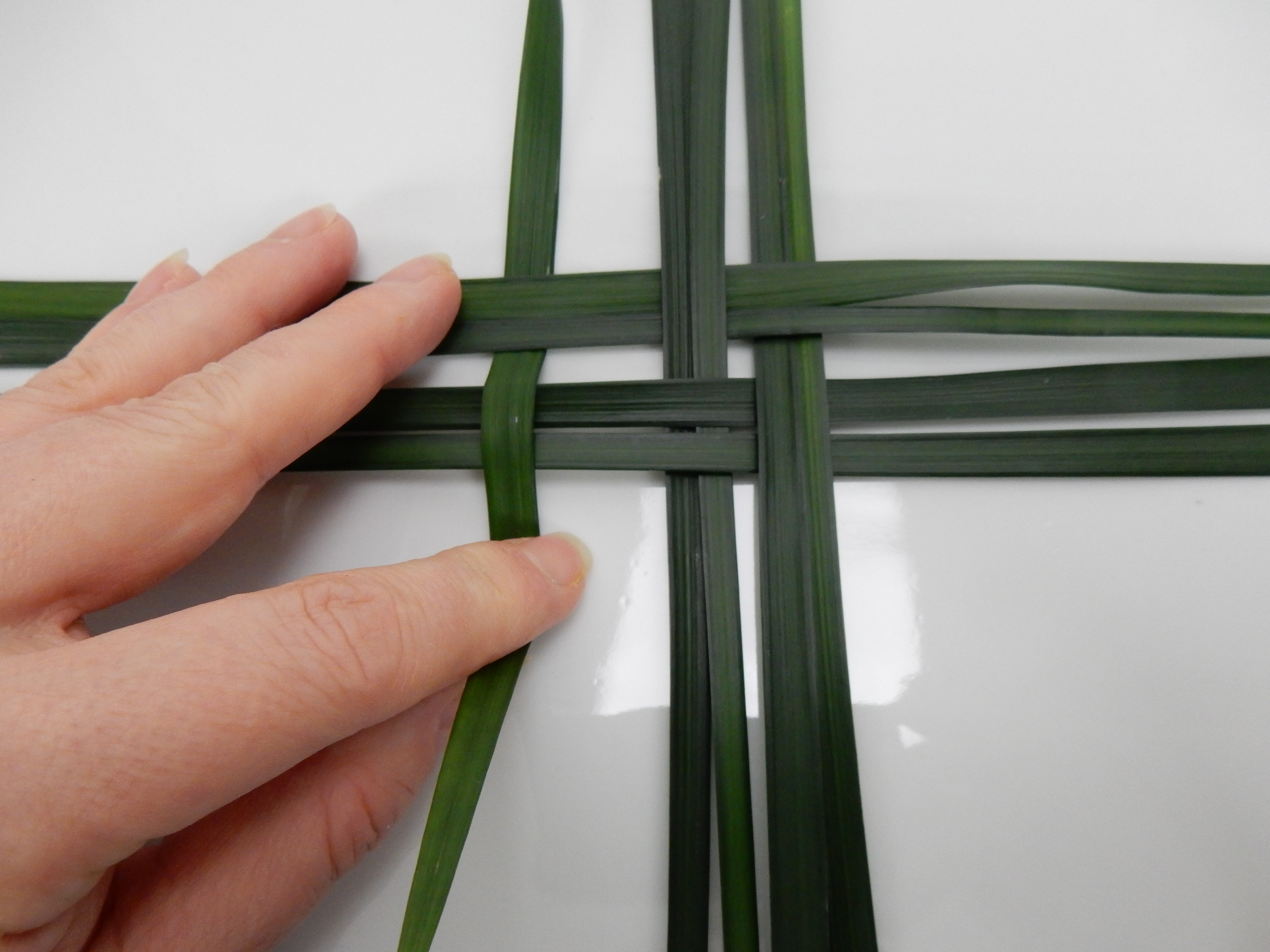 Tutorials Weaving a Pillbox hat from grass