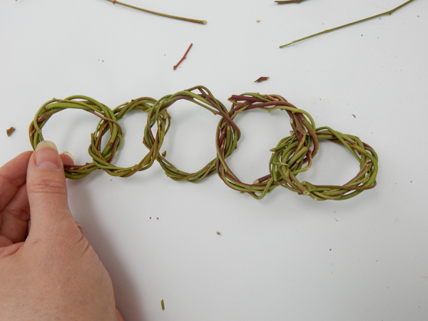 Continue weaving wreaths to create a chain