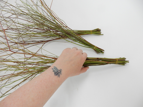 Tie the bundles of twigs at one end