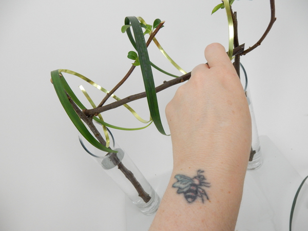 Loosely interweave some lily grass to follow the spiral of the flat wire