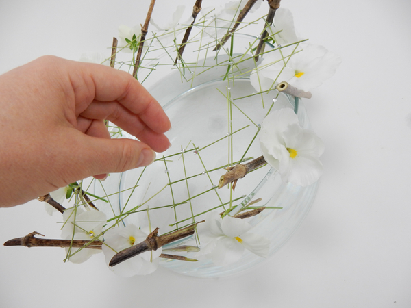 Place the grass snippet net to rest on the bamboo