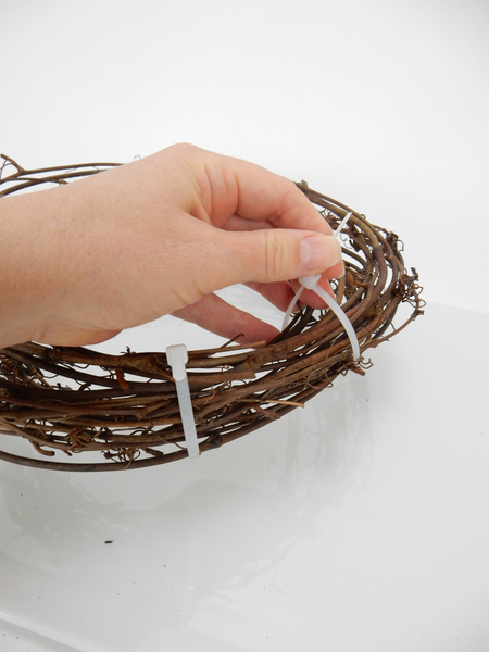 Secure the wreaths with two cable ties