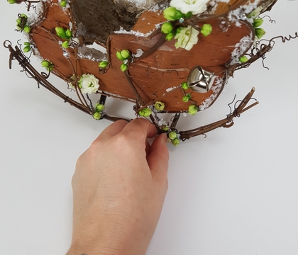 Long lasting bark and Kalanchoe sleigh