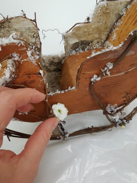 Use floral glue to glue in the Kalanchoe flowers
