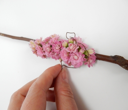 Long lasting flower wand