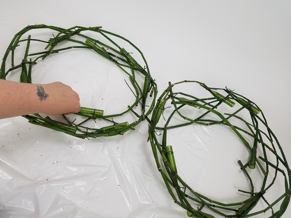 Wire the tubes into the second wreath to go into the opposite direction