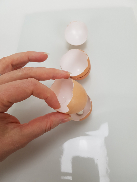 Stack a few more eggshells over the magnet to create a pretty pattern.